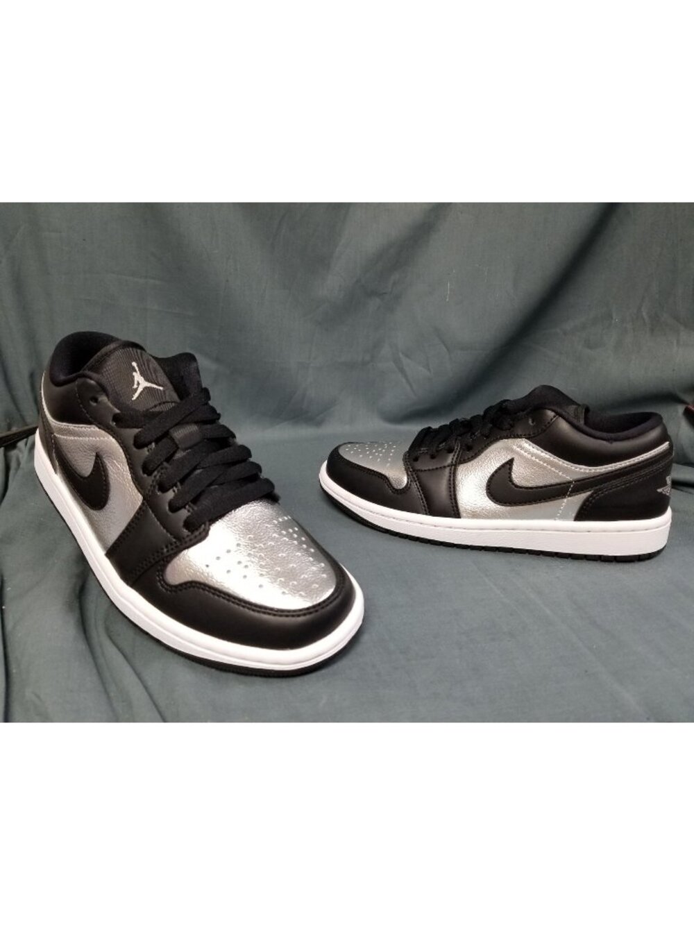 Jordan 1 Low SE Black Metallic Silver DA5551 001 Women's Size 6 NEW NO BOX!